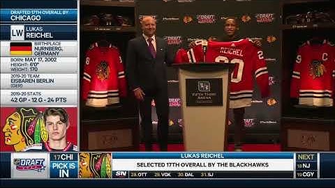 Der Moment, in dem Lukas Reichel im NHL Draft von den Chicago Blackhawks mit Pick 17 gedraftet wird