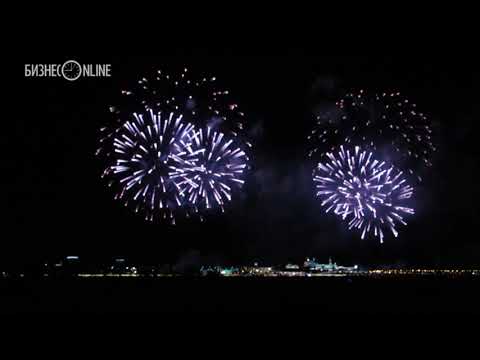 День республики в Казани завершился красочным салютом