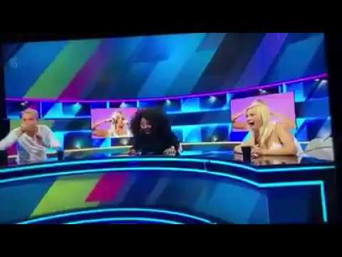 ПОКАЗАЛА ВСЕМУ МИРУ В ПРЯМОМ ЭФИРЕ ПОПУ. ВОТ ЭТО ПРИКОЛ!!! РЖАЧ НЕРЕАЛЬНЫЙ