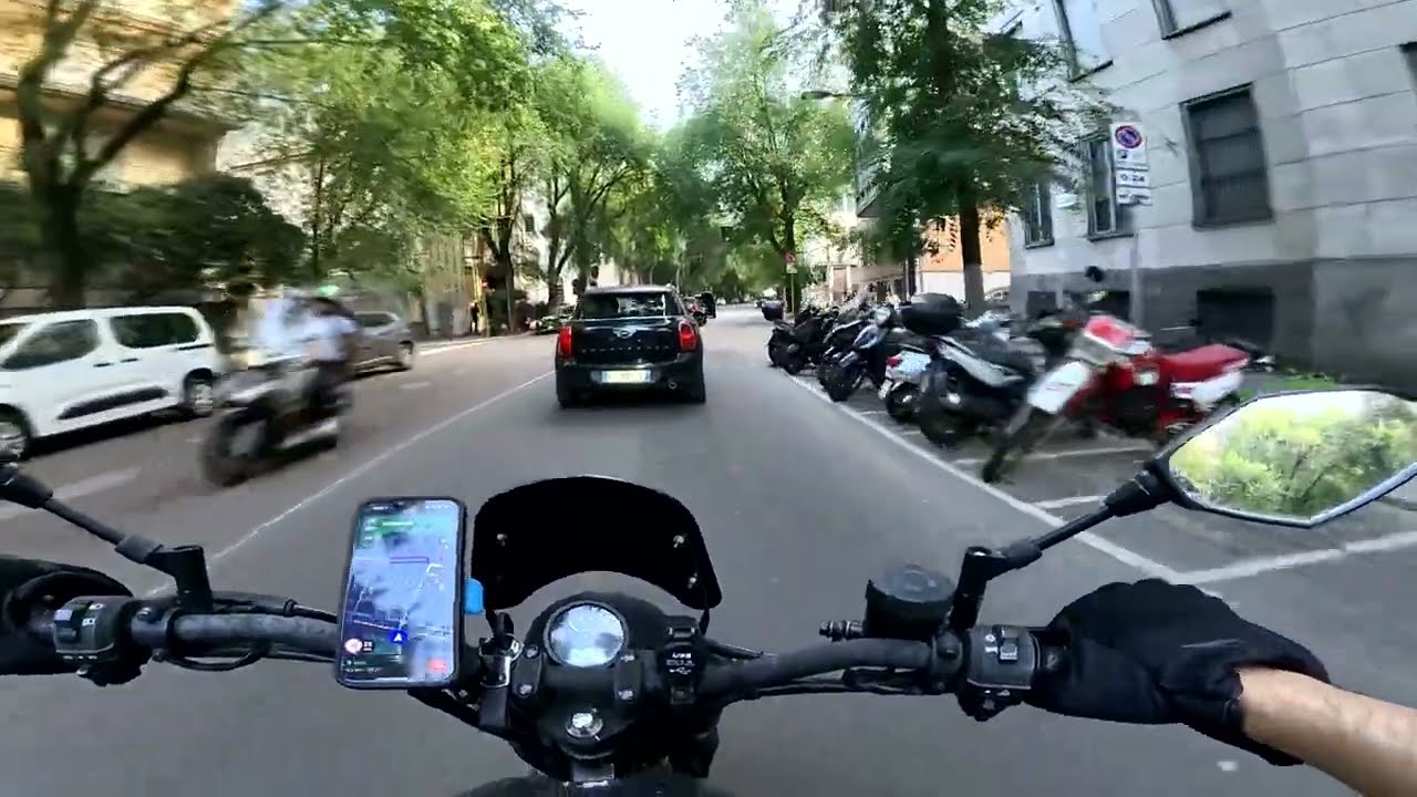 Brixton Cromwell 125 - Early City Ride in Milan