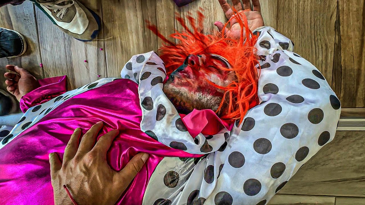 ¡ENCUENTRO MUƎRT0 al NUEVO PAYASO ASESINO!