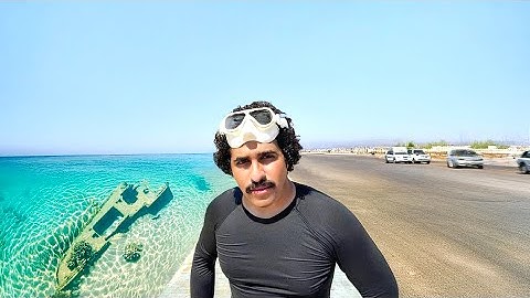 دخلت سفينة غارقة قريبة من الشارع !