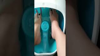 Soaking toes Feet cleaning