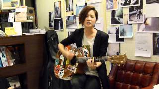 Water (哽咽demo版) @ Ellen Loo 盧凱彤 apm 快閃音樂會  2011-08-04