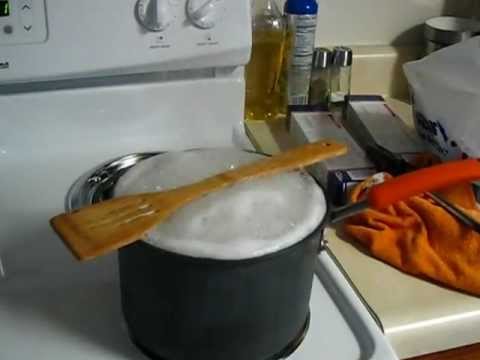 Life Hack: A wooden spoon over a boiling pot stops water from overflowing