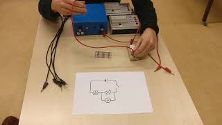 Instructie schakeling bouwen spanning en stroomsterkte meten