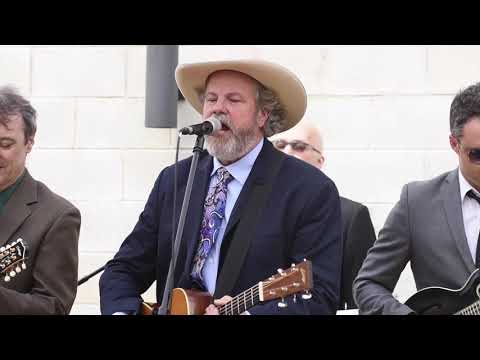 Robert Earl Keen: Garden & Gun Back Porch Session