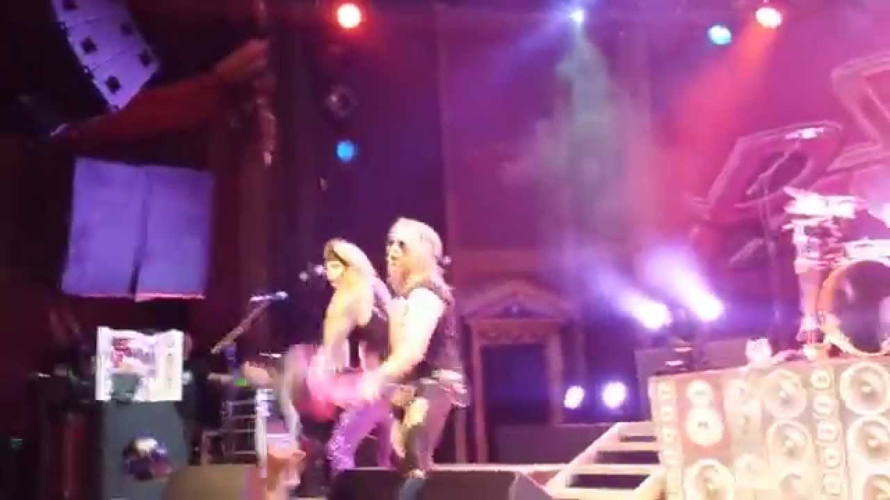 FANTHERS from SIDNEY GIFTING STEEL PANTHER AT THE OGDEN THEATRE