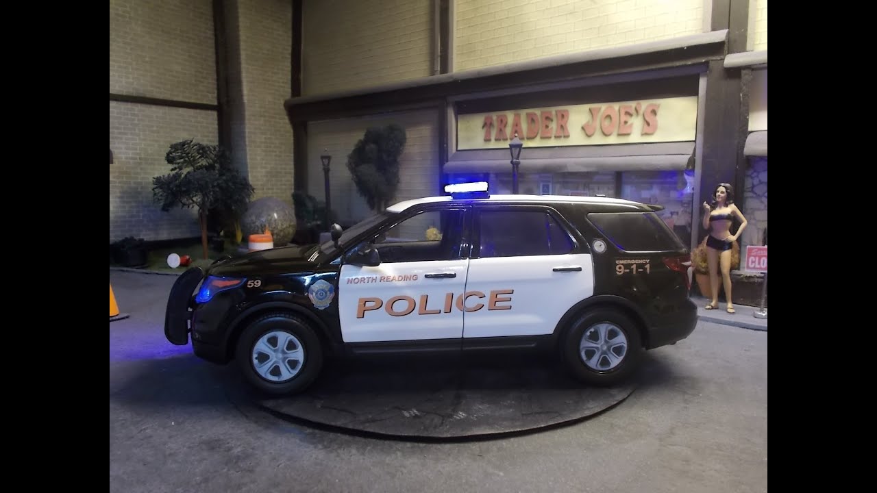 North Reading MA Police 1/18 scale Ford Explorer with working lights