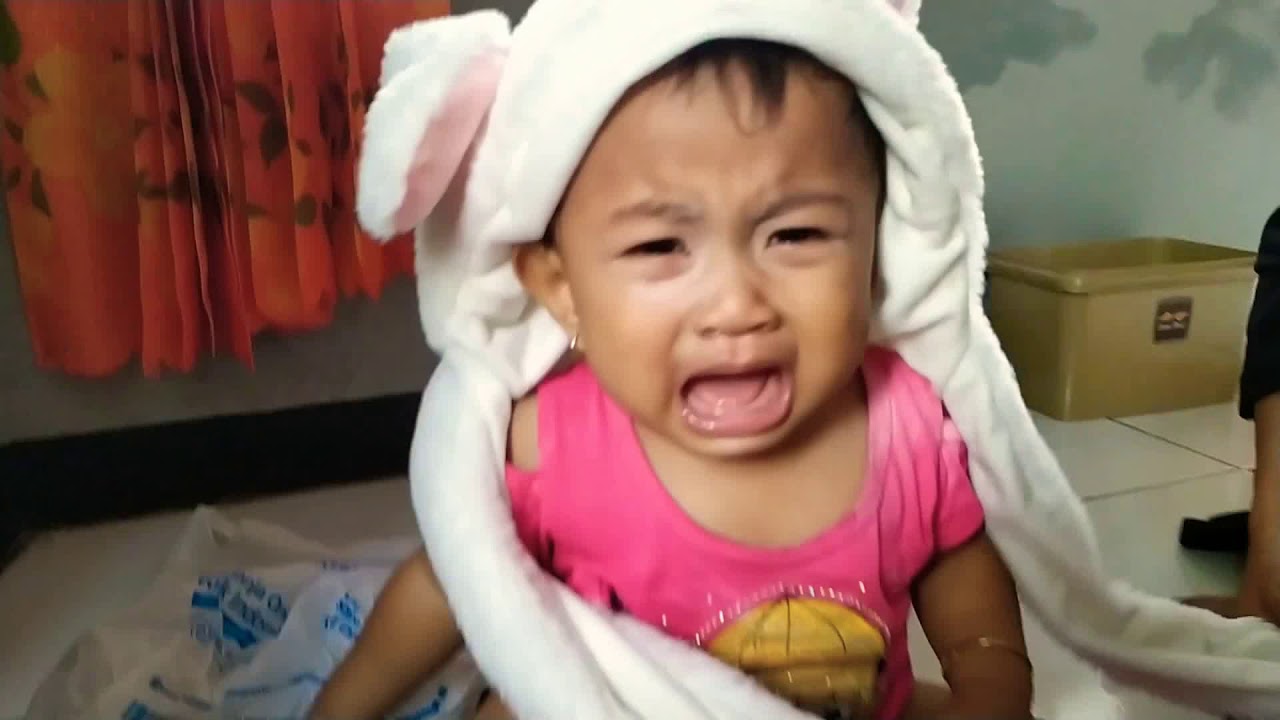  Anak  Kecil Lucu Nangis Pakai Topi  Kelinci  Zahira Nangis 