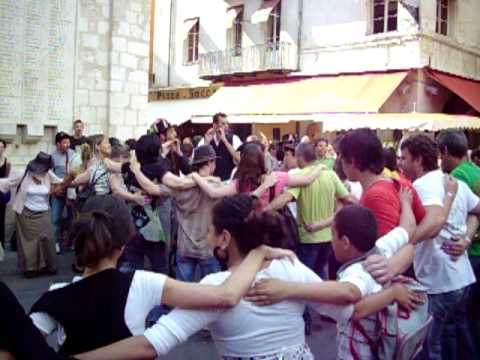 Boulegan lu lu ( flash mob) sur la place Rosseti  ...