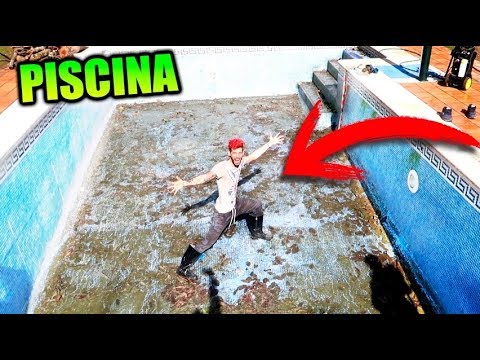 NO CREERÁS LOS TESOROS QUE SE ESCONDÍAN EN EL FONDO DE LA PISCINA !! (LIMPIANDO LA PISCINA) Makiman