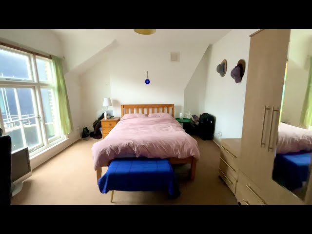 Spacious double bedroom in central London Main Photo