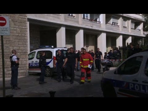 Car rams into soldiers outside Paris, six injured: police - YouTube