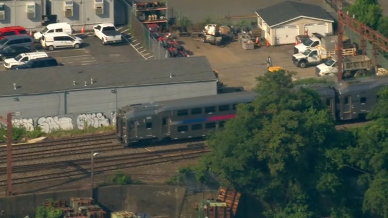 Overhead wire issues create nightmare commute on NJ Transit and Amtrak