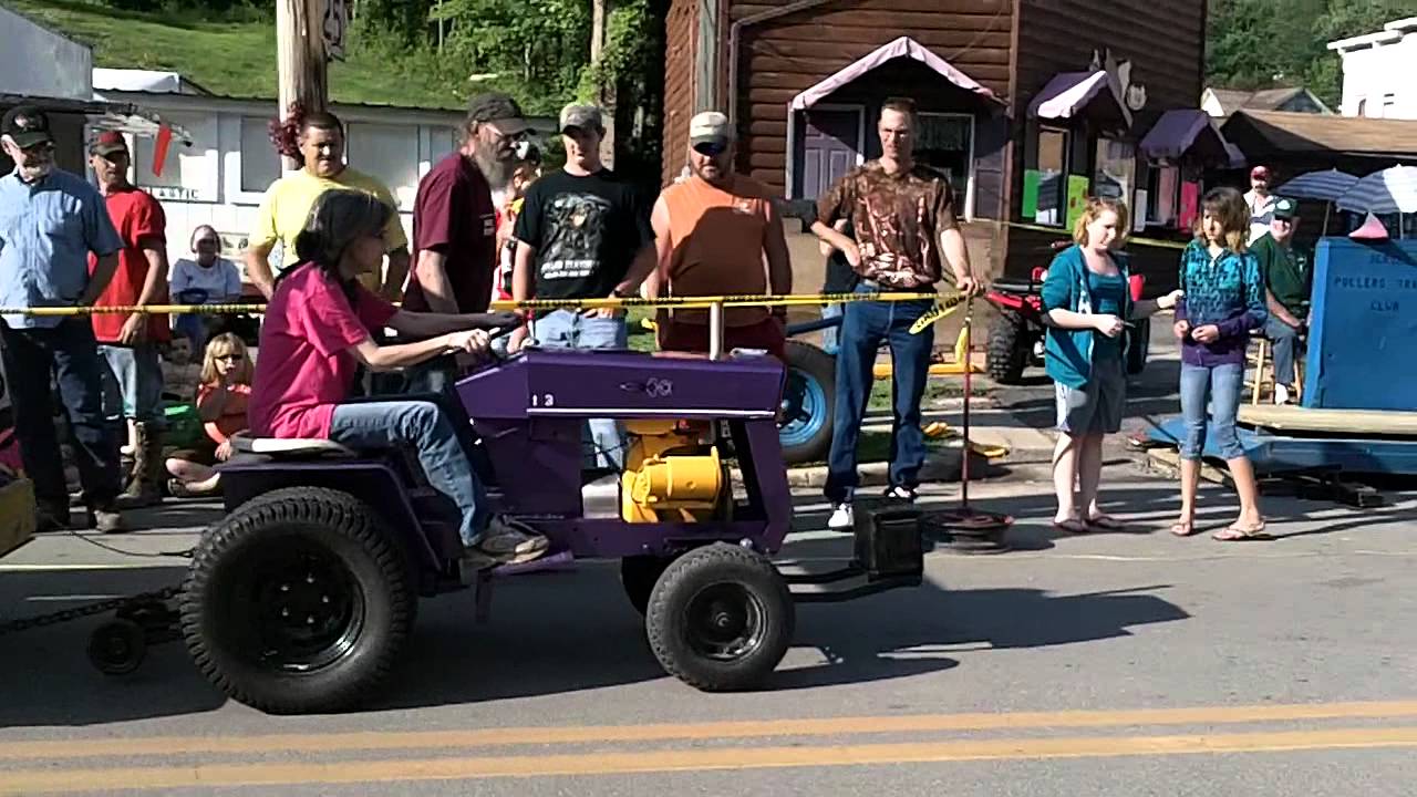 Mom pulling in the Garden Tractor pull at the new straitsville ohio