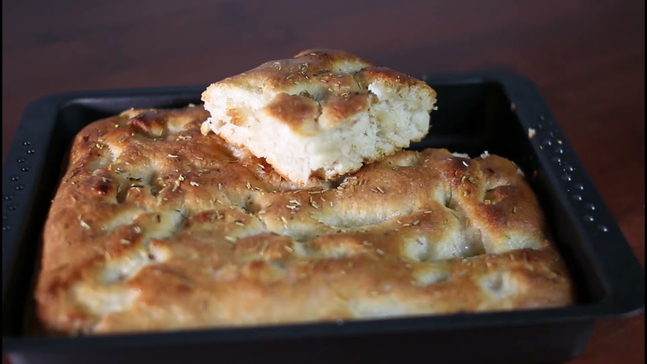 FOCACCIA CON LIEVITO MADRE NON RINFRESCATO - ricetta salata facile - croccante fuori soffice dentro
