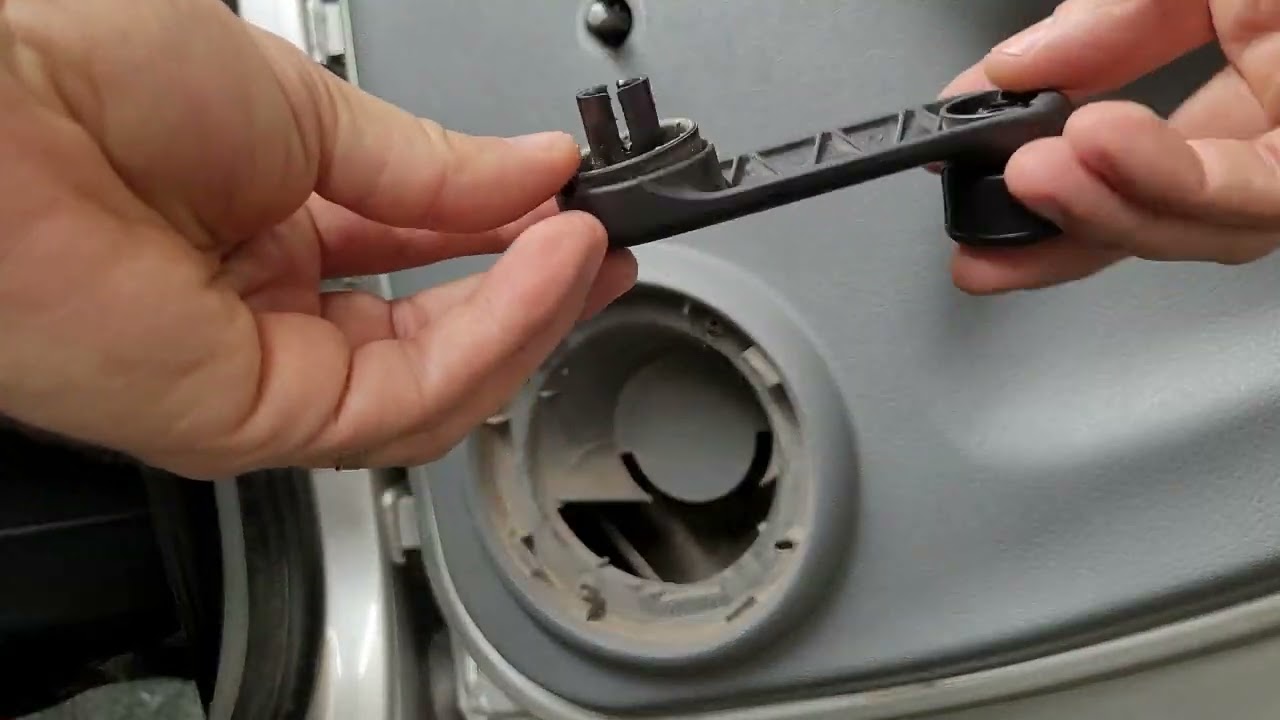 Como retirar panel de puerta trasera ??    .... Y no morir en el intento.   Renault Clio II