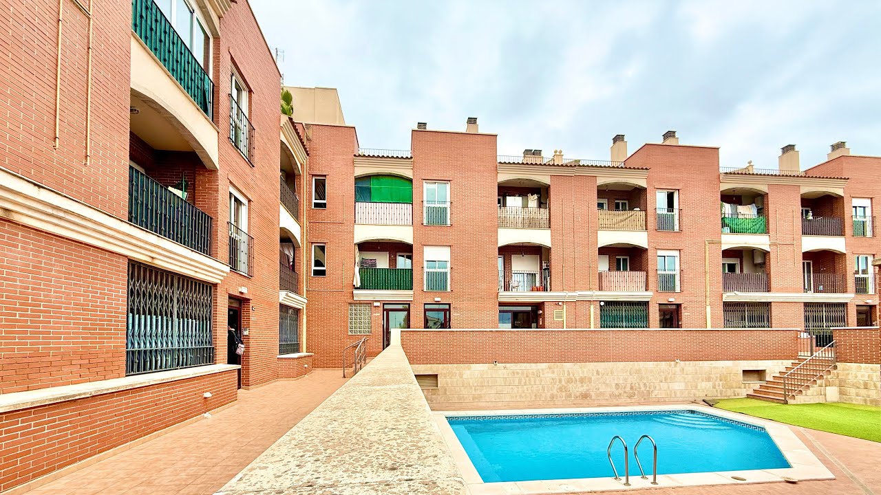 Piso con piscina, garaje y trastero en venta en el centro de San Pedro del Pinatar. Se vende piso