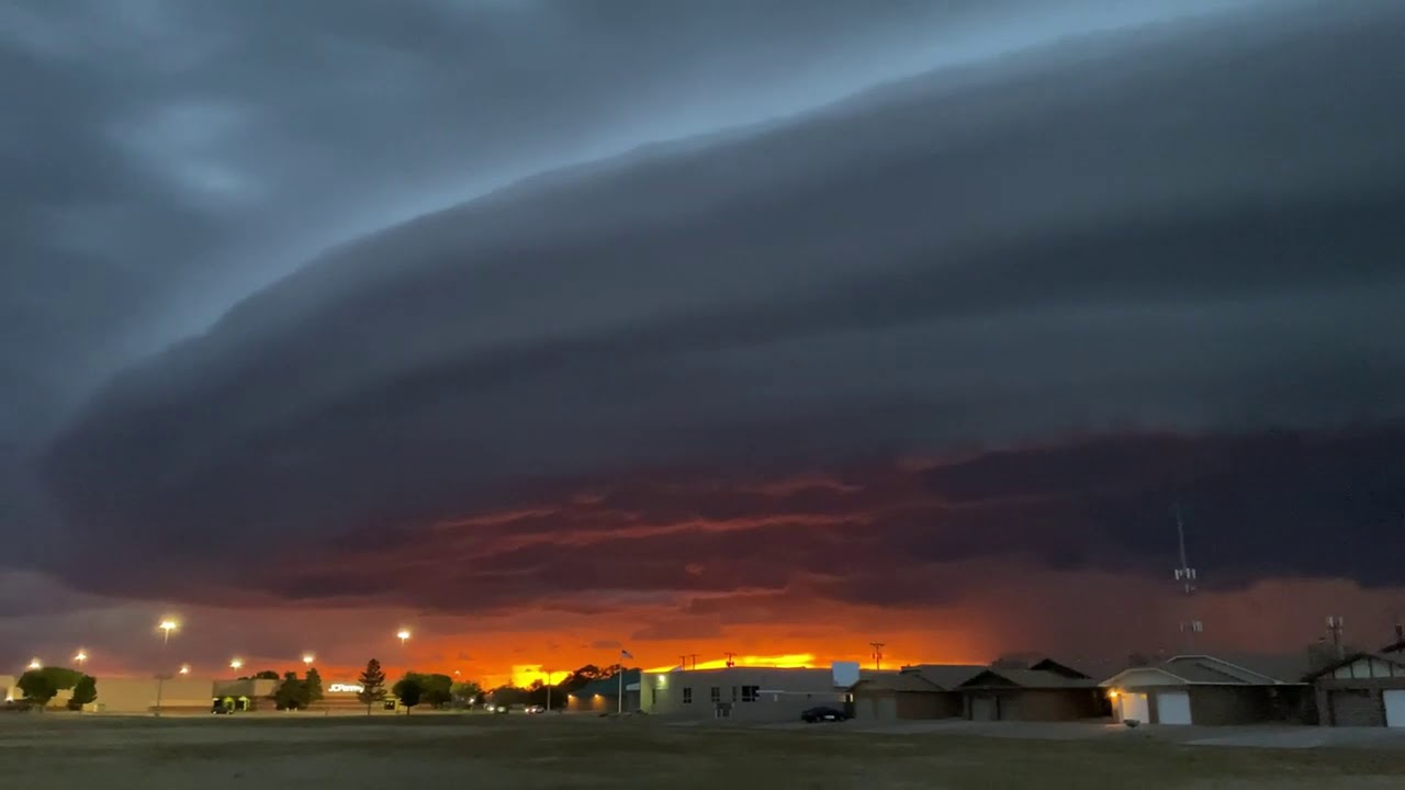 Giant Shelf Cloud Looms Over Clovis New Mexico - YouTube