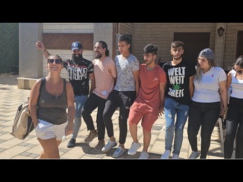 بعمرك شفت دبكة على المسبح بس مع تامر عقيل    