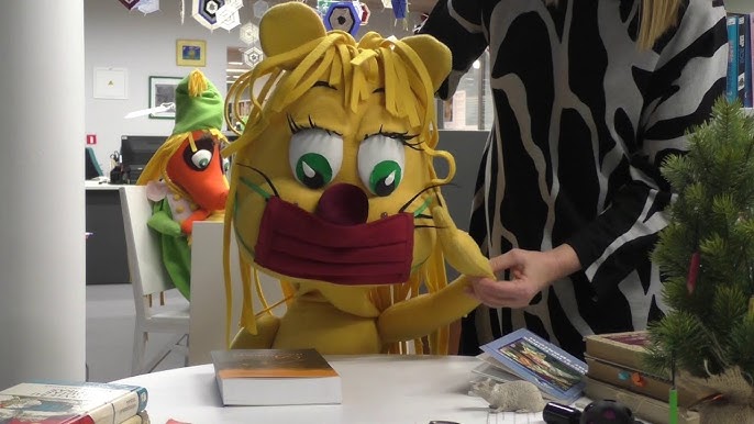 Kelebek tatuirovkasi bilan porno aktrisa