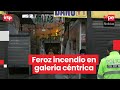 Bomberos luchan contra voraz incendio en galería de la av. 28 de Julio en Lima
