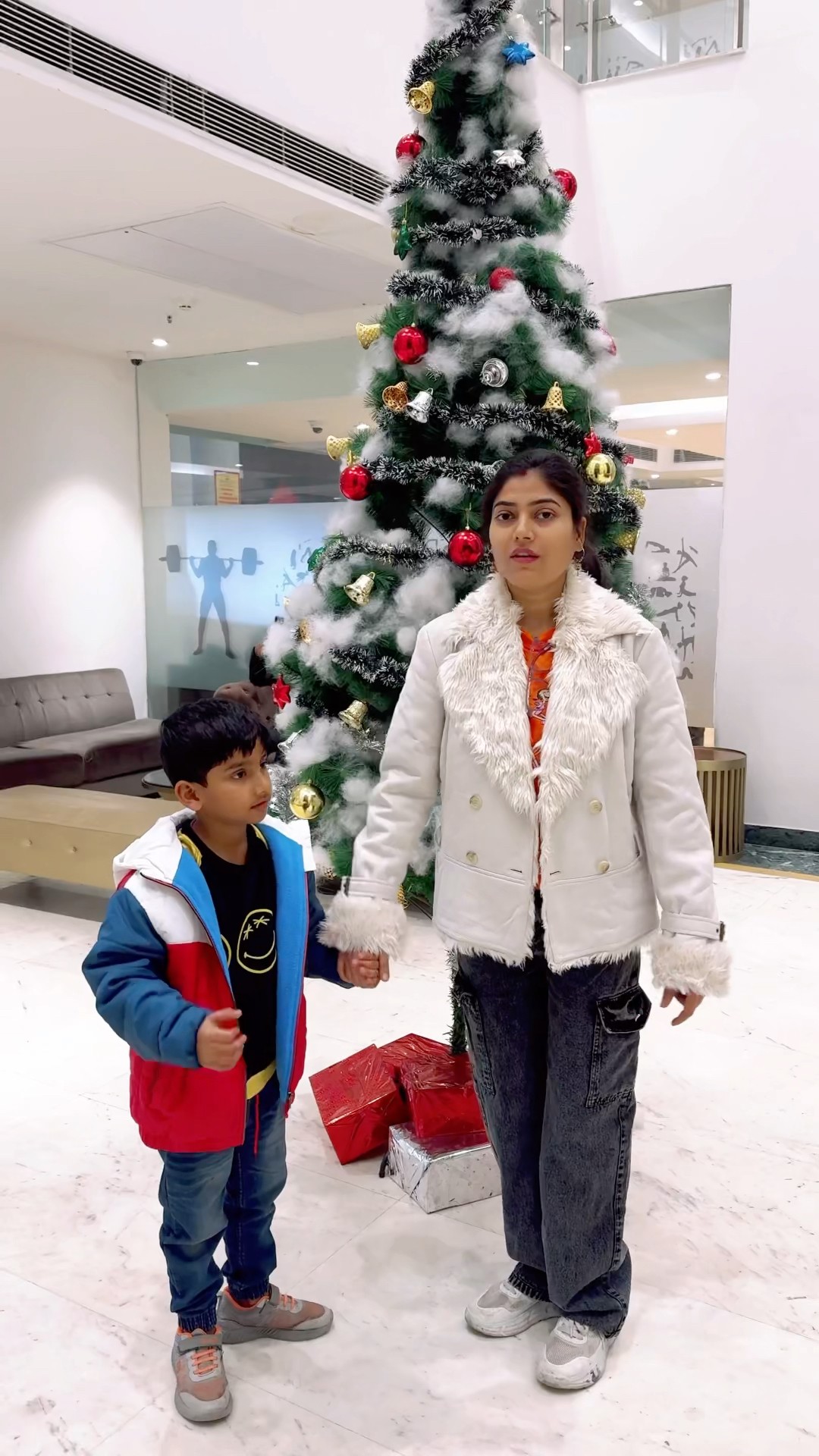 Anant ne dekha bht bda Christmas tree ? ?
