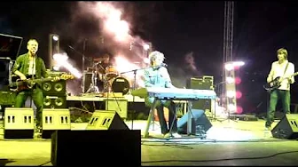 Toploader - Dancing in the Moonlight Live in Doha (HQ) Toploader - Dancing in the Moonlight Live in Doha (HQ)