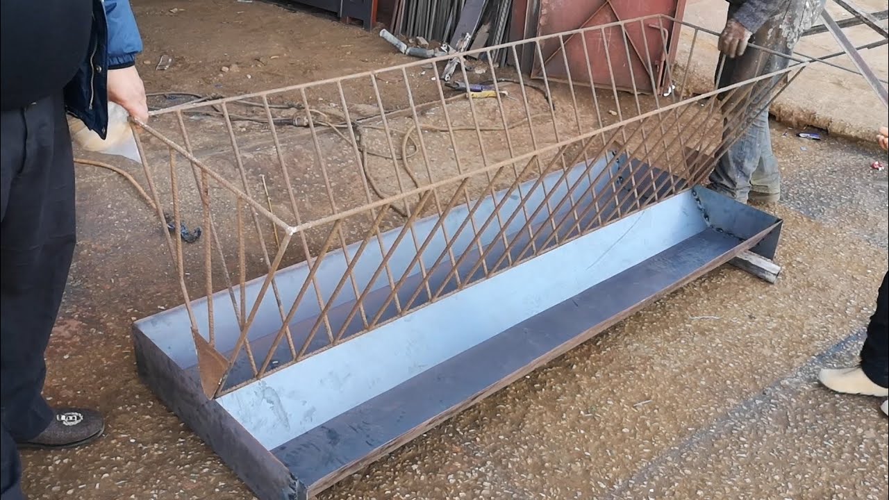 Как сделать место для хранения корма для скота, наверное, мало кто знает.