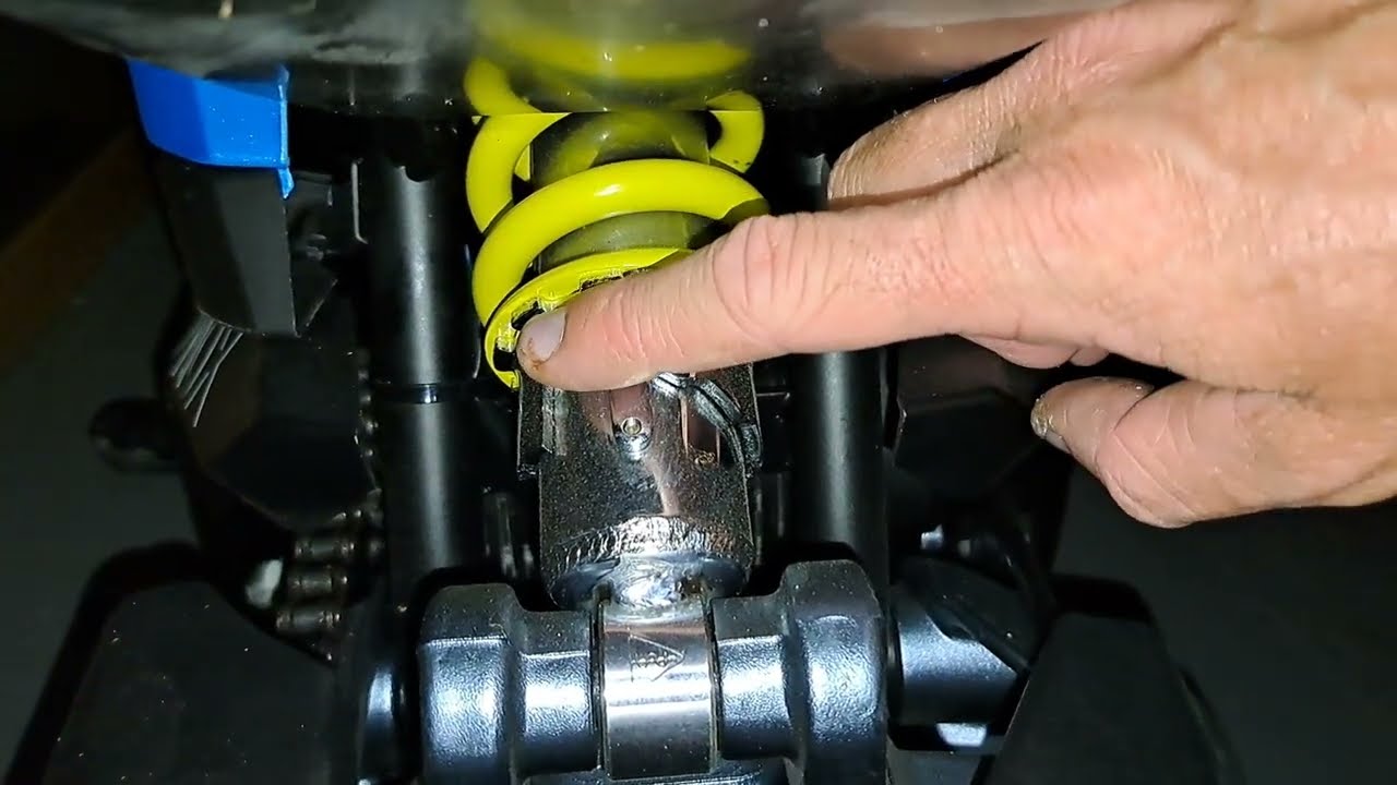 Tromox Mino damping adjustable rear damper and upside down forks plus saddle comparison