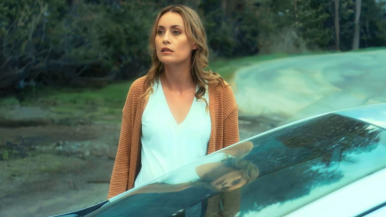 Молодожены просто хотели срезать путь, но теперь этот путь не кончается