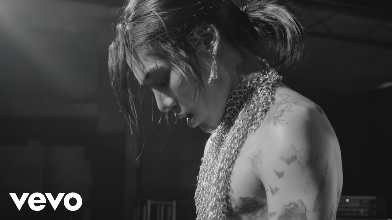 Watch EL CAPITXN, TAEHYUN, Jeremy Zucker - Breaking Through (Official Video) on YouTube Watch EL CAPITXN, TAEHYUN, Jeremy Zucker - Breaking Through (Official Video) on YouTube