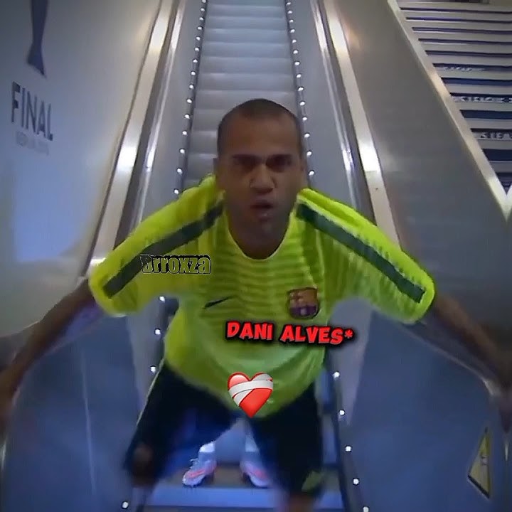 Dani Alves refuses, but Neymar🤮 #footballshorts #football #edit #footballedit #trending