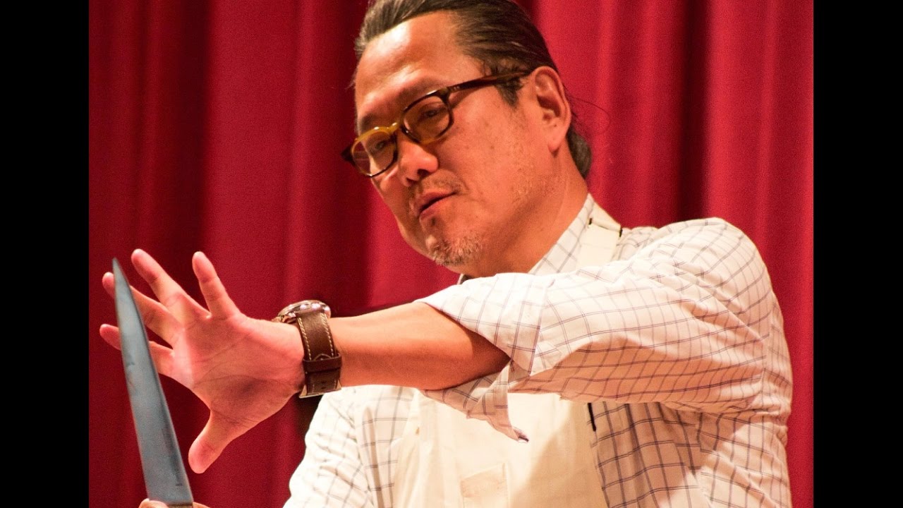 Chef Morimoto making sushi - YouTube