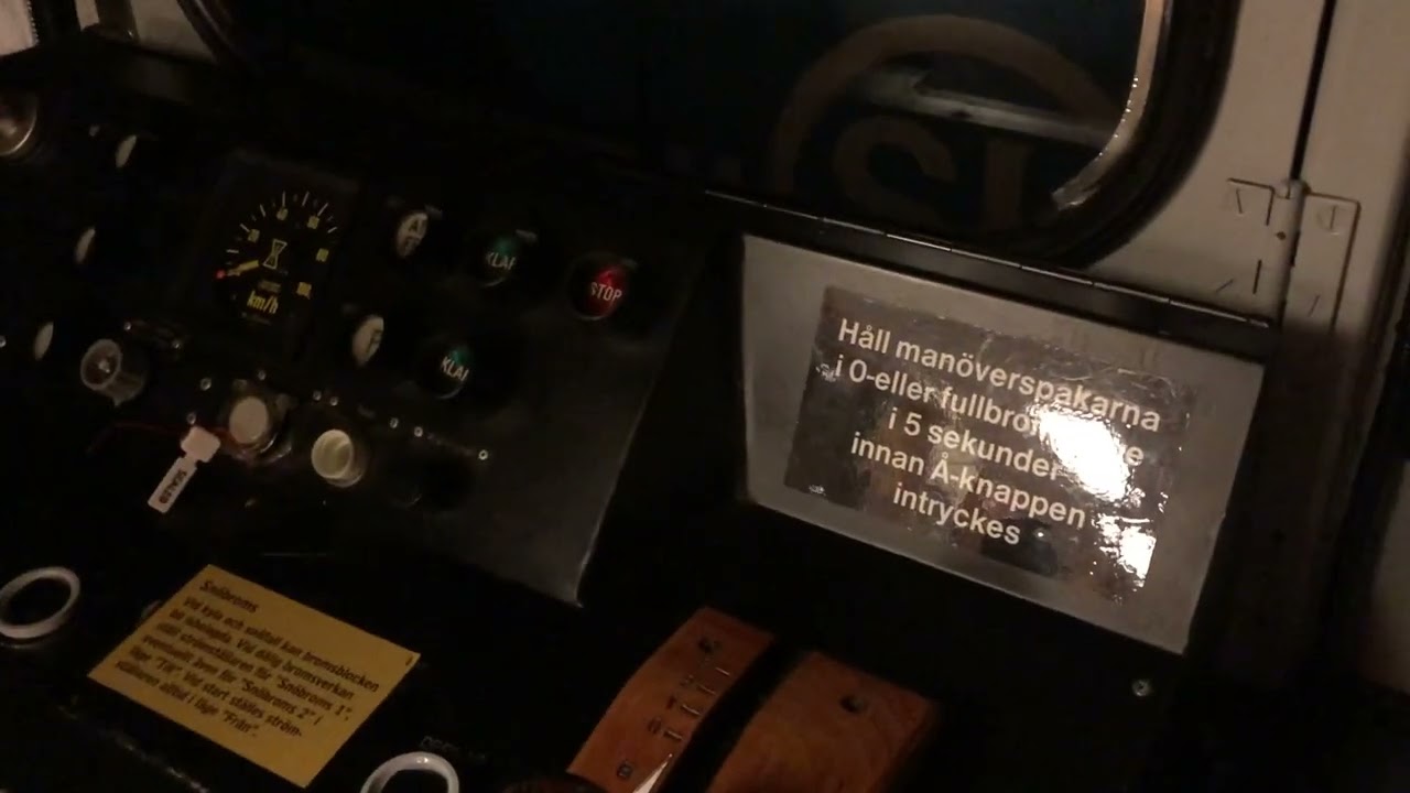 T-Centralen 🔵 Kungsträdgården med C14 Tunnelbana 1297 i förarhytten.