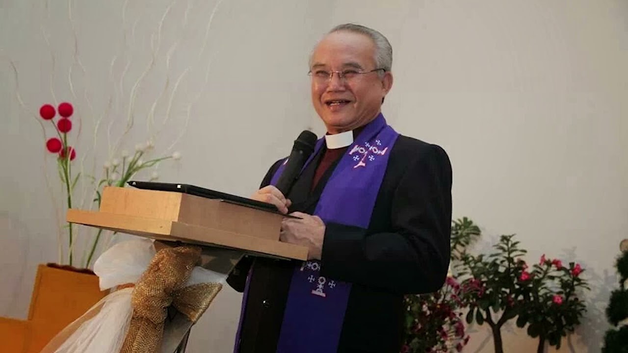 MENGASIHI SEPERTI YESUS MENGASIHI KOTBAH RENUNGAN PDT DY SURBAKTI GBI GPdI GBKP SERMON