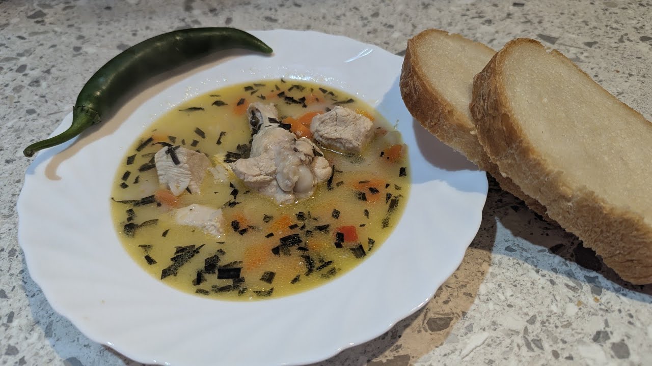 Ciorbă de pui cu tarhon.