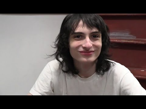 Video: Finn Wolfhard Neto vrijednost: Wiki, oženjen, porodica, vjenčanje, plata, braća i sestre