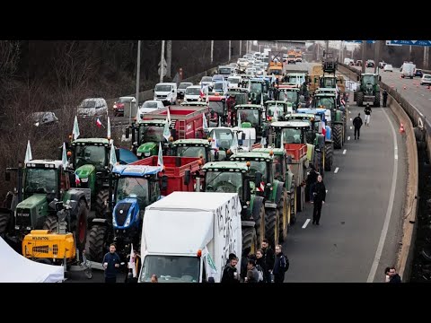 Колонны тракторов протестующих фермеров вошли в Брюссель