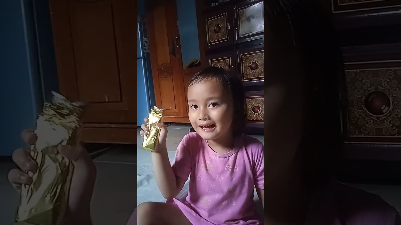 kk hadijah lg makan coklat#silverqueen