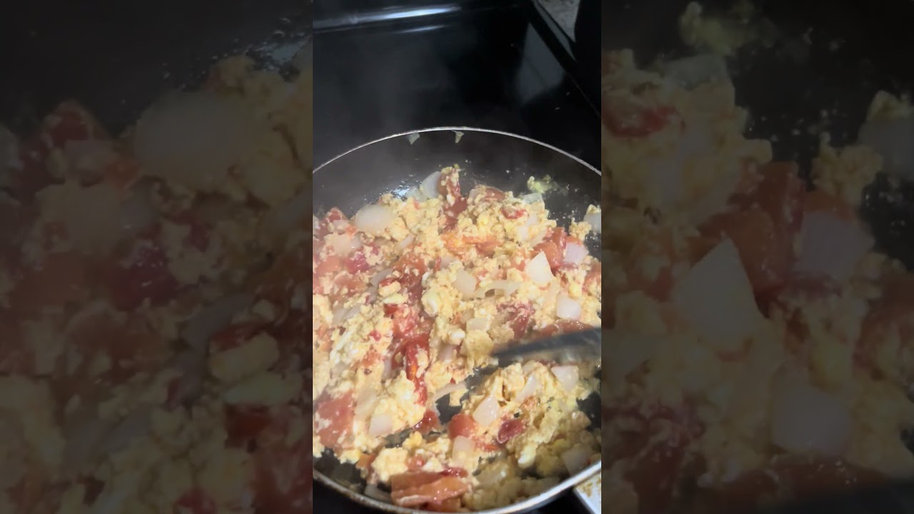 Unos ricos güebos con Sebolla y 🍅