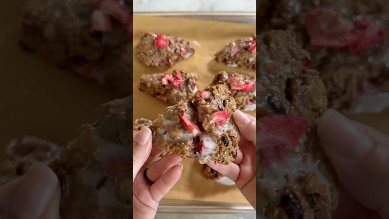Easy & Tasty Vegan & Gluten Free Strawberry Oatmeal Scones (Recipe in Description) - Happy Bake Day