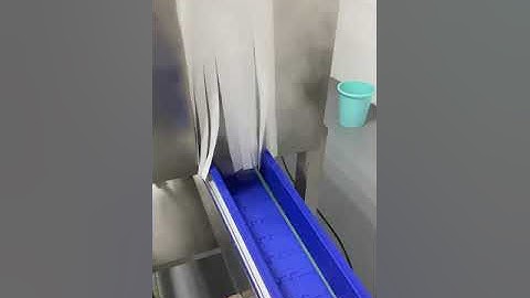 Automatic shrink sleeve labeling machine for whiskey bottle cap