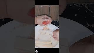 Hand Muncher Eating Wafer 🤜