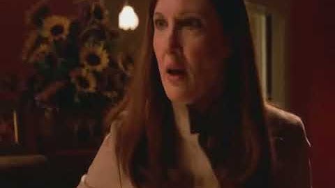 S6E18 Smallville Progeny   Martha saves unconscious Clark  Superman from kryptonite