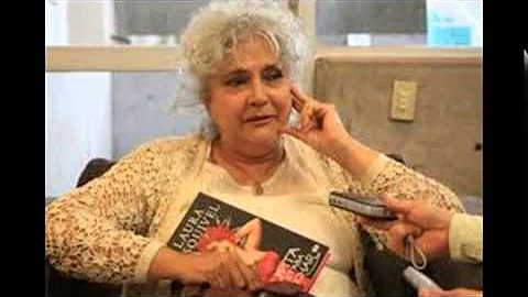 ¿Cuántos años tiene Laura Esquivel escritora?