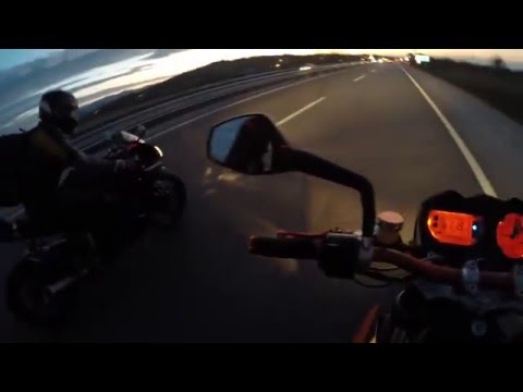 Audi a4 quattro vs KTM990 SuperDuke MoToBlog bathu R1 Vlog #74