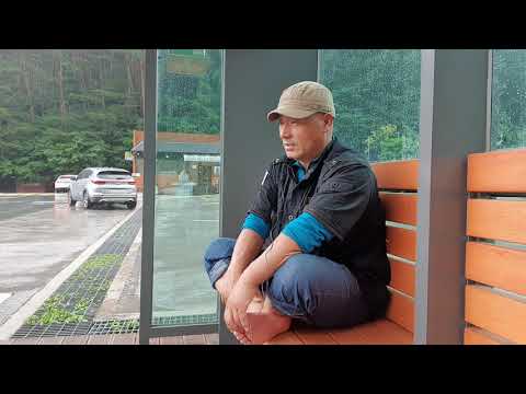 도깨비 갑자기 소나기 퍼부어 <strong>태백산</strong> 당골 벤취에 쉬며 궁시렁