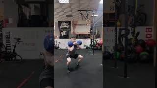 Doble Kettlebell Front Squat con pausa en bajada y subida #fran_morenotrainer #kettlebell #trail